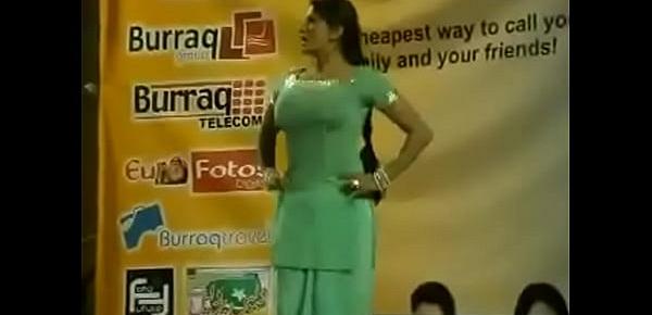 Paki Booby Stage Acctress Saima Khan shaking big boobs on stage